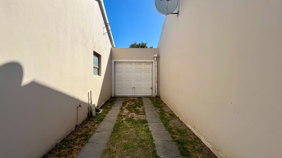 2 Bedroom Property for Sale in Guldenland Western Cape